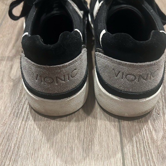 Vionic Pre-Owned 8.5Stylish Black and white Sneakers - Picture 6 of 10